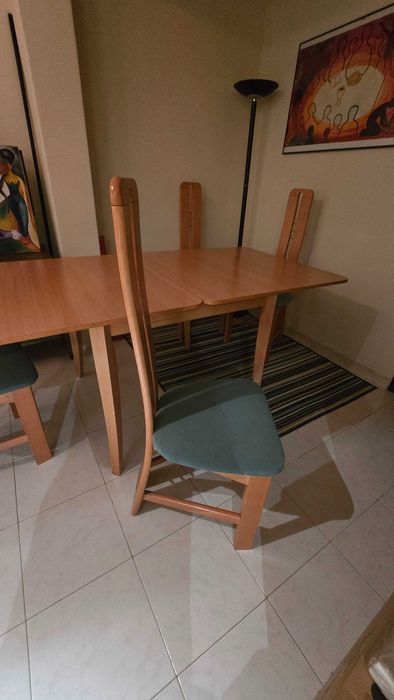 Mesa com 4 cadeiras extensivel