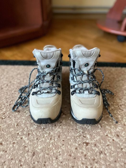 Трекове взуття 36 р