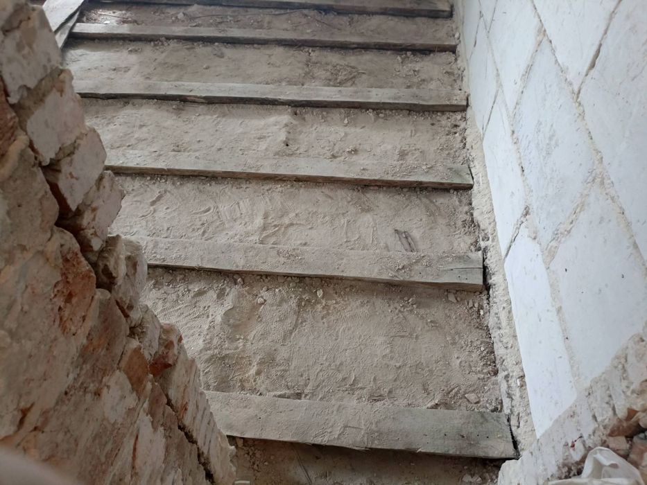 Грузо перевезення сміття будівельного мусору демонтажні монтажні робот