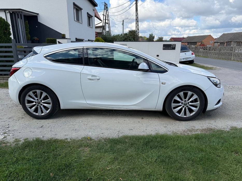 Opel Astra GTC Coupe