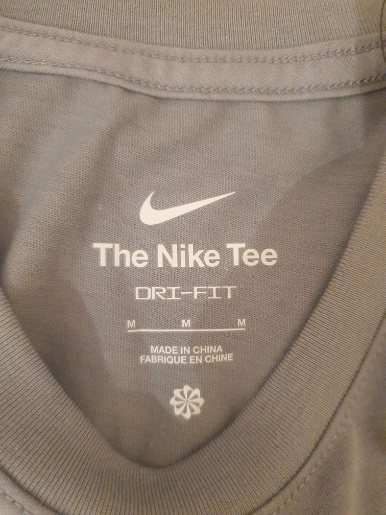 Nowy T-shirt NIKE