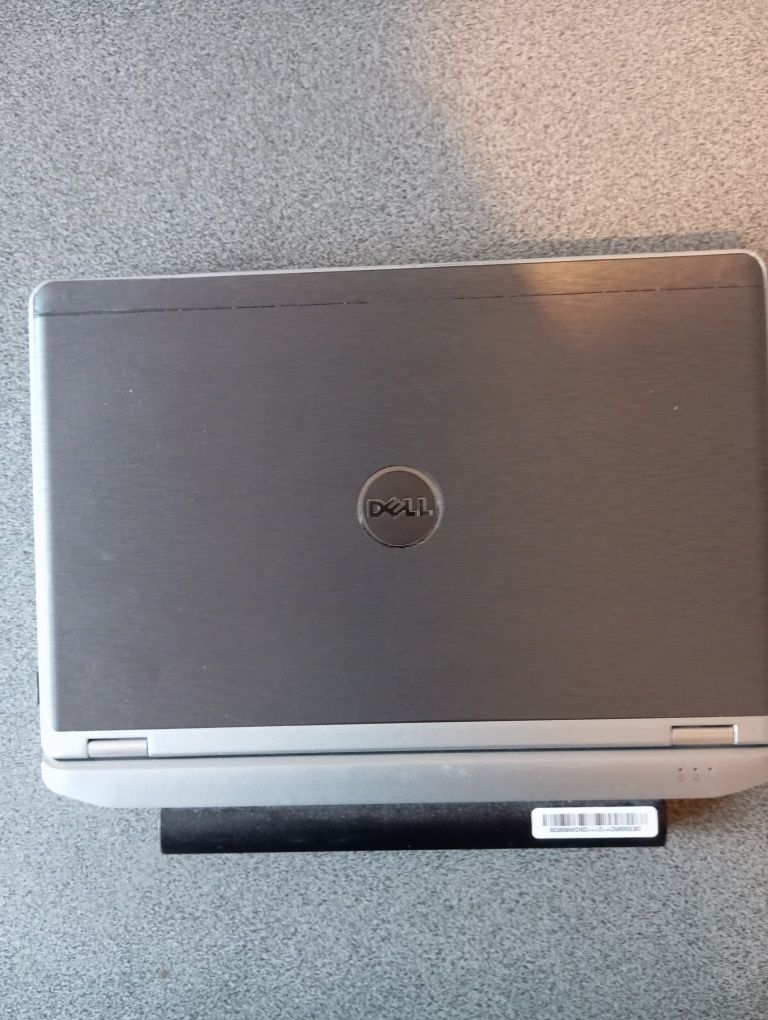 Szybki Laptop Dell  i7 SSD nowa bateria