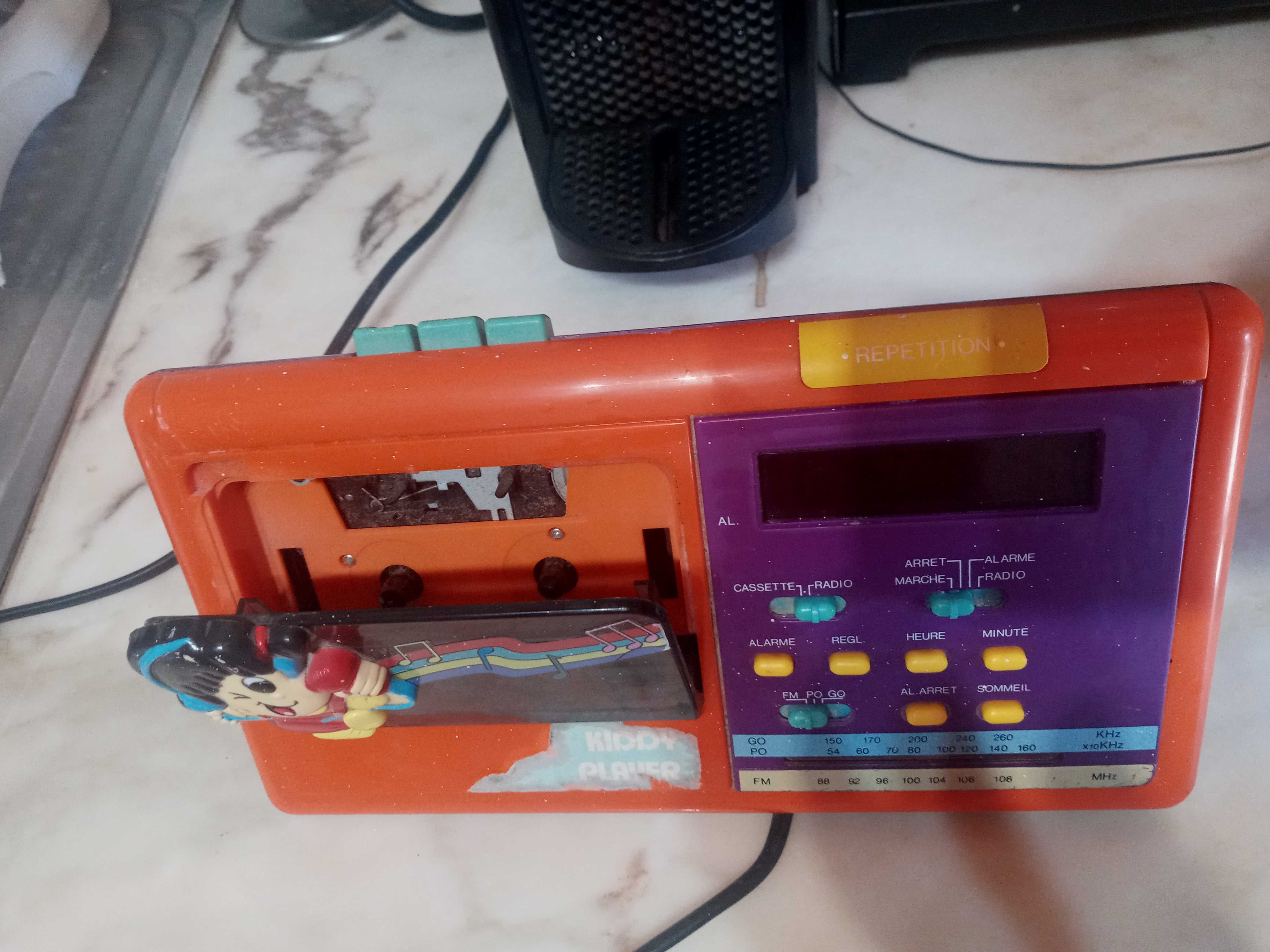 Radio antigo raro com cassete ,radio e despertador