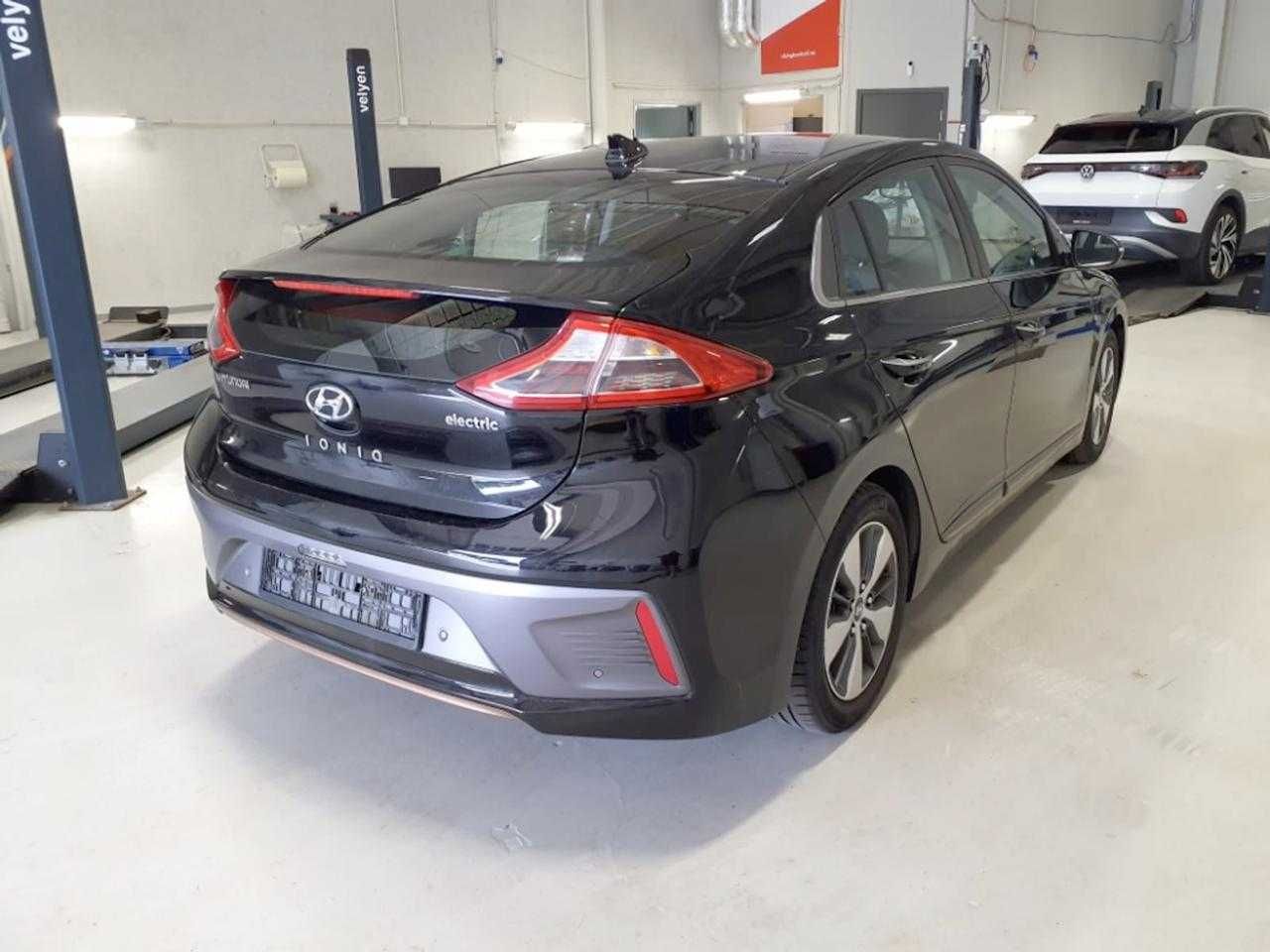 Hyundai Ionic 2017 в максимальній комплектації