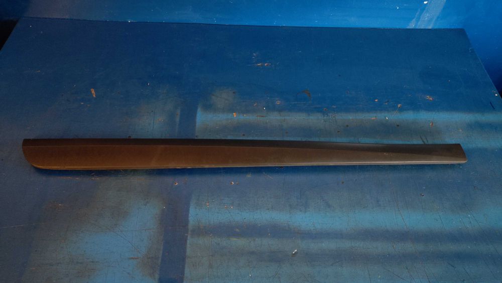 Renault Megane III coupe prawa przednia listwa drzwi przód