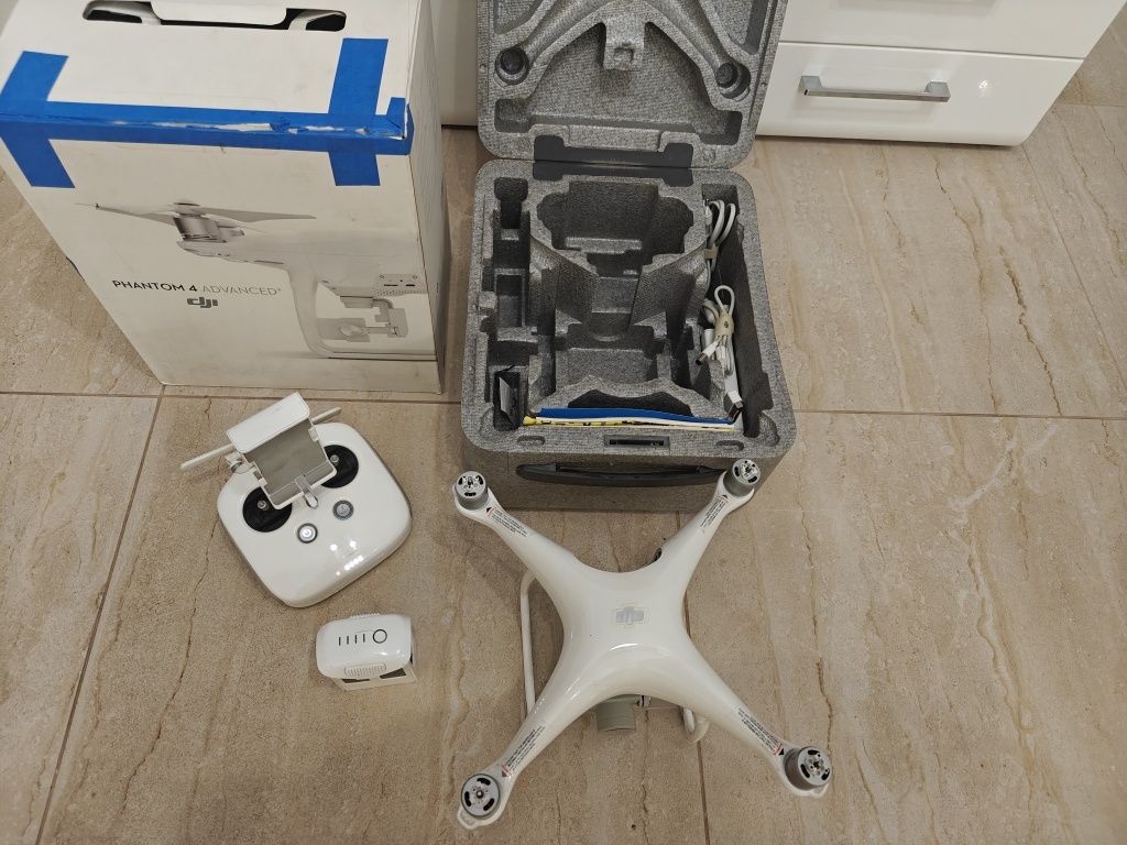 Dron DJI Phantom 4 Advance, stan bdb