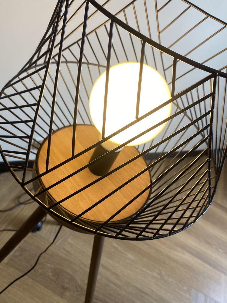 Lampa podłogowa Kanel czarna z drewnem E27 Inspire