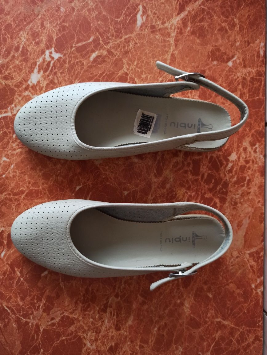 Buty damskie z odkrytą piętą
