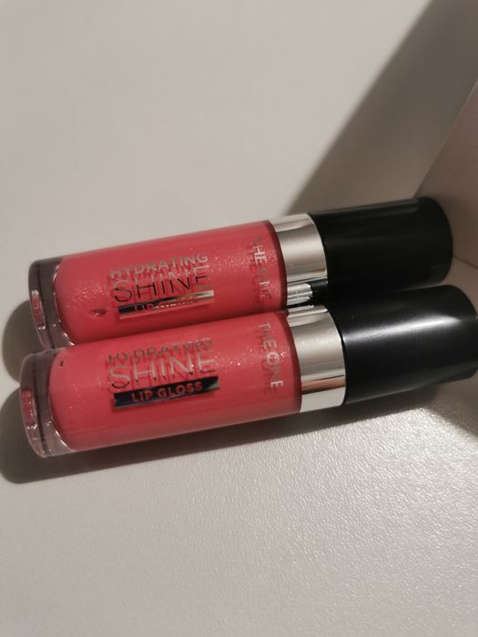 Błyszczyk do ust The One od Oriflame. Shimmering Coral