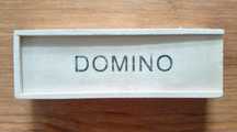 Drewniane domino w pudełku