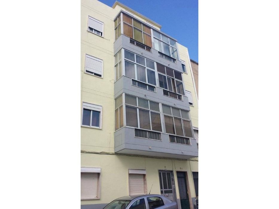 Prédio remodelado na Amadora - 11 Frações T2