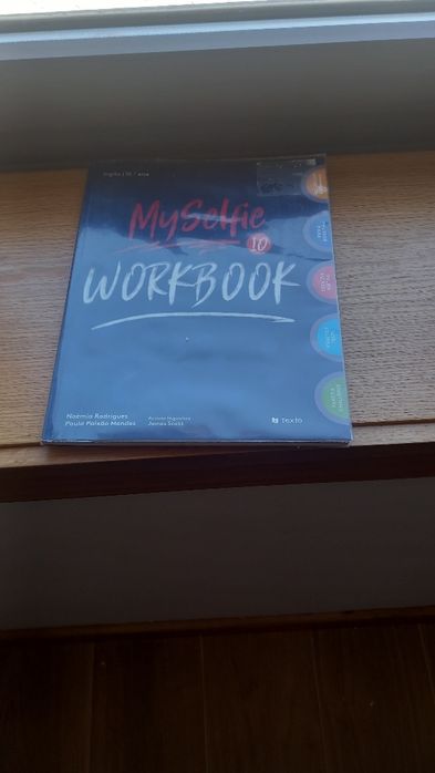 Caderno de atividades de Inglês 10 ano
