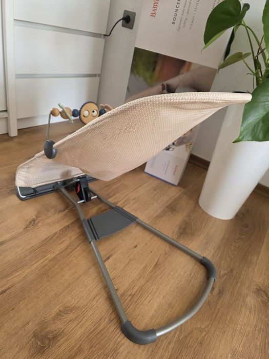 Leżaczek bujaczek babybjorn mesh pearl rose