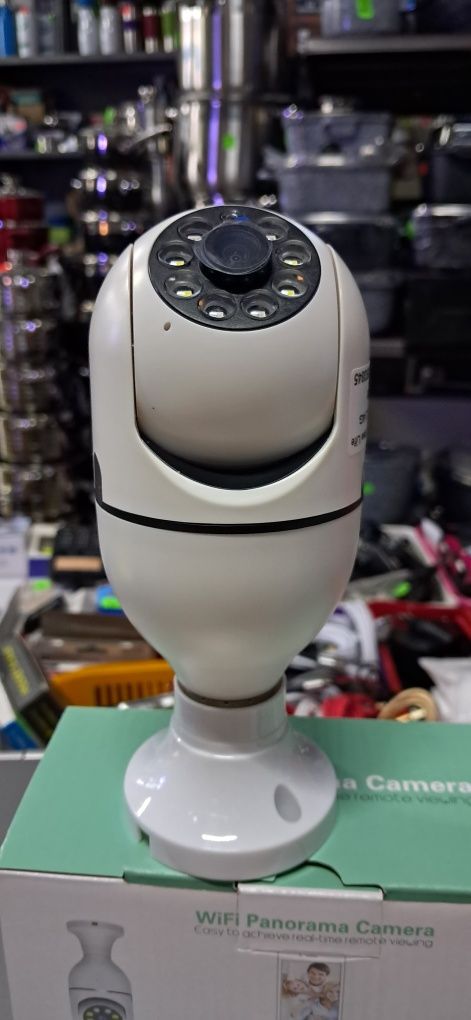 Kamera WiFi obrotowa panoramiczna w żarówce z podstawką monitorowanie