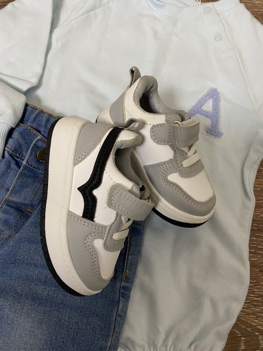 Дитячі кросівки