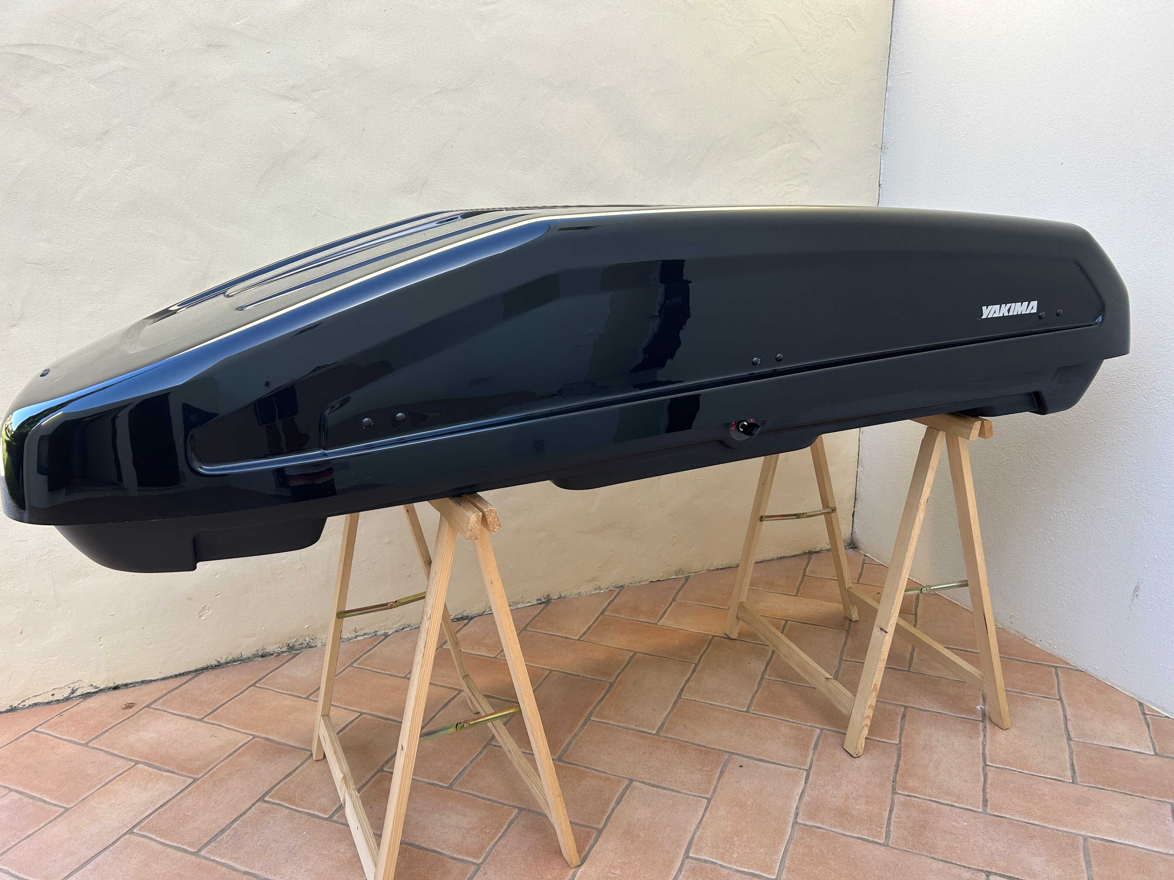 Yakima EasyTrip 550L Roof Box Gloss Black