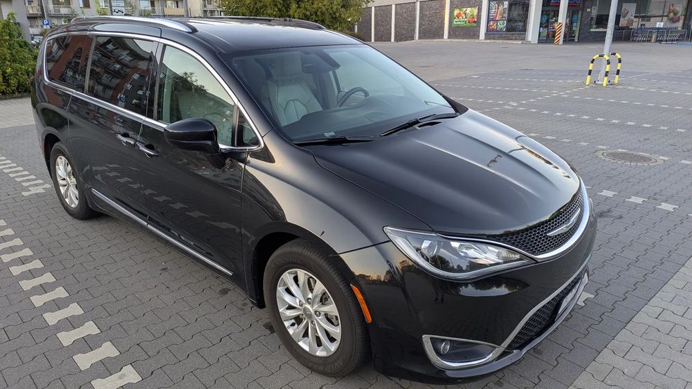 Chrysler Pacifica touring-L , keyless, po serwisie olejowo filtrowym, nowe akumulatory