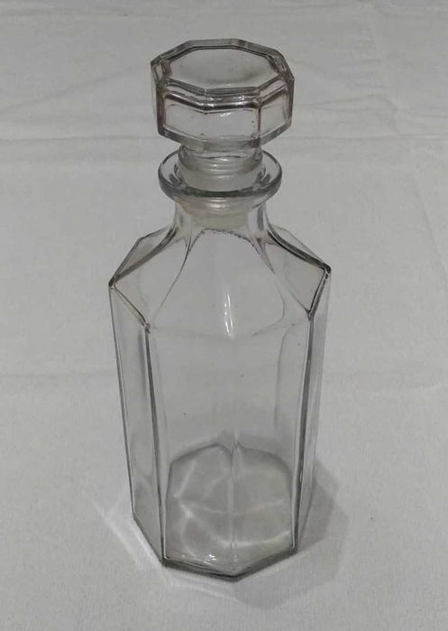 Garrafa de vidro incolor