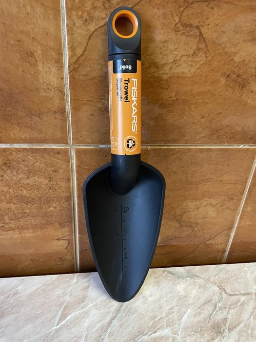 Садовий совок Fiskars Solid 1071899