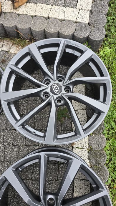 Nowe felgi 19” Kia Stinger 8,5J ET46,5 + 8J ET34