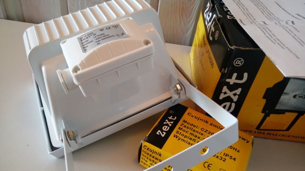 Oprawa Halogenowa ZEXT 500 W z czujnikiem zmierzchowym