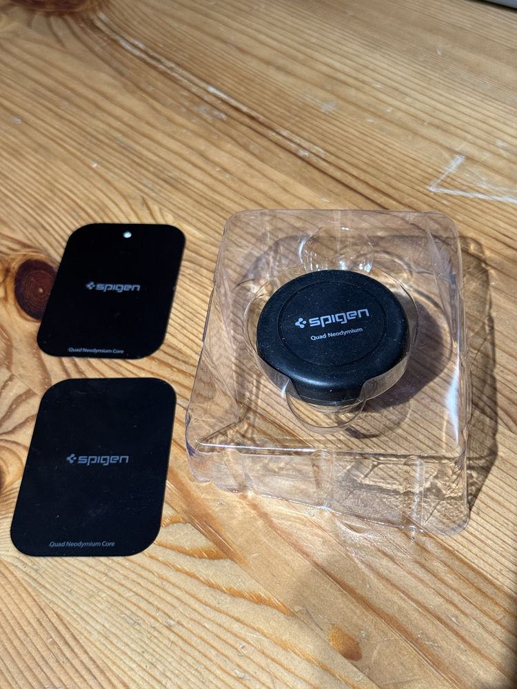 Spigen - magnetic air vent mount