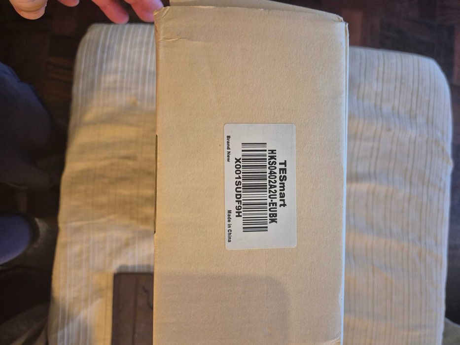 KVM Switch TESmart 4 PC to 2 Monitors ( ‎HKS0402A2U-EUBK )