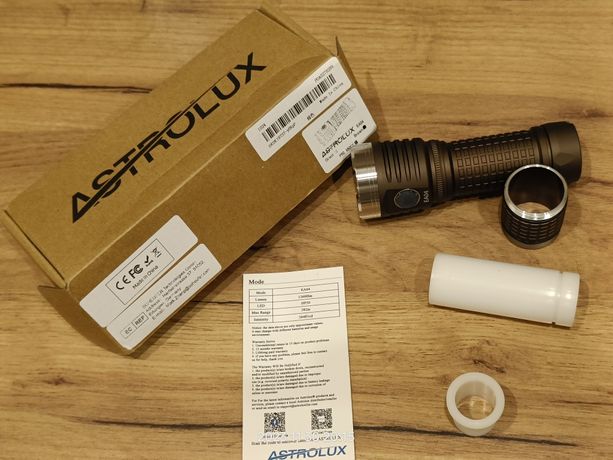 Latarka Astrolux EA04 .12600lm Pełen zestaw ładownie USB