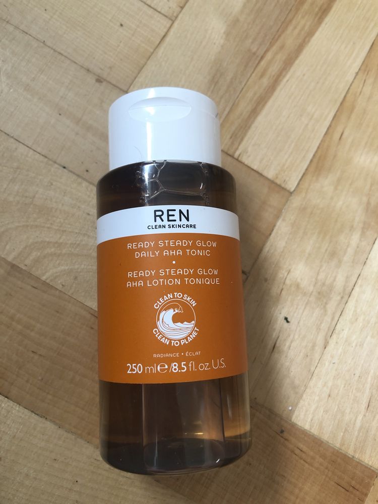 REN Ready Steady Glow AHA Lotion Tonique- tonik na dzień 250ml