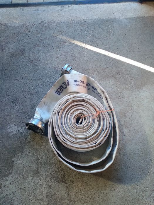 Gruby wąż strażacki