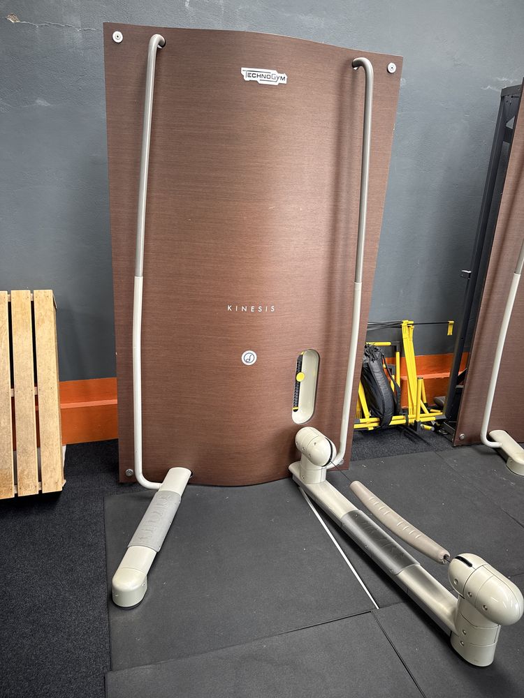 2 Máquinas Technogym Kinesis – Treino Funcional – Ótimo Estado