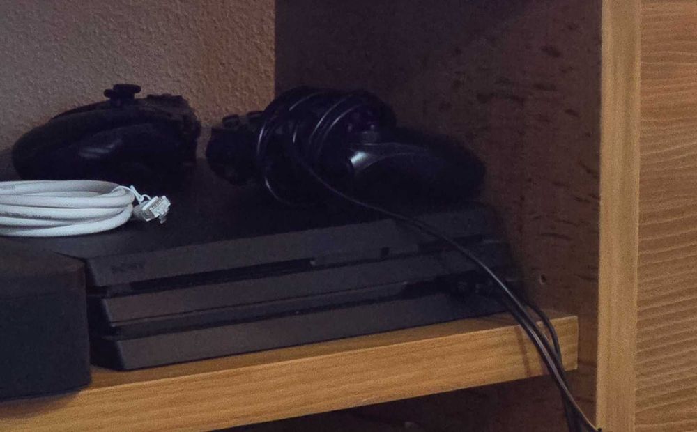 Ps4  bom estado com um comando