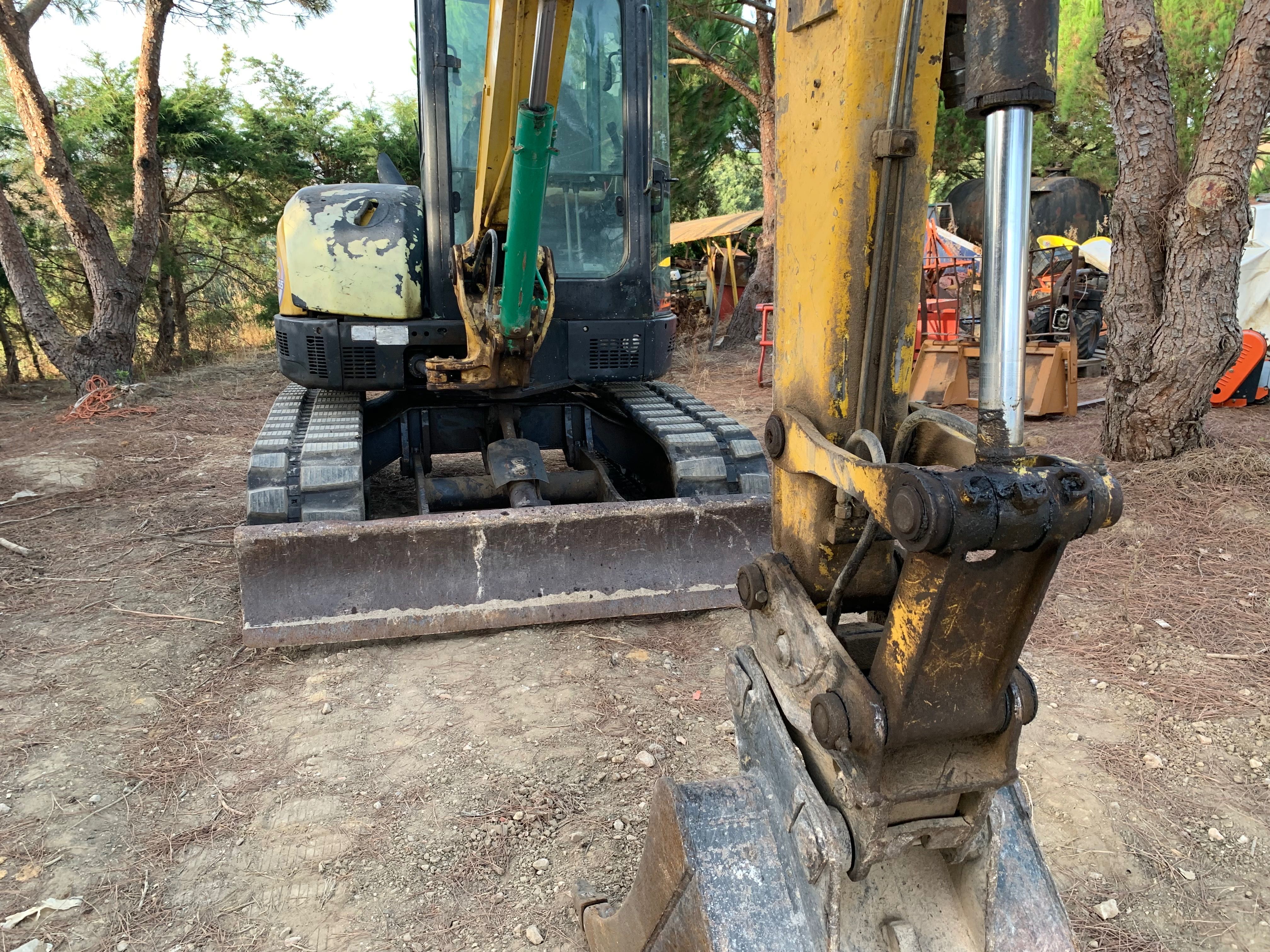 Mini giratória yanmar 5/5 t Mafra