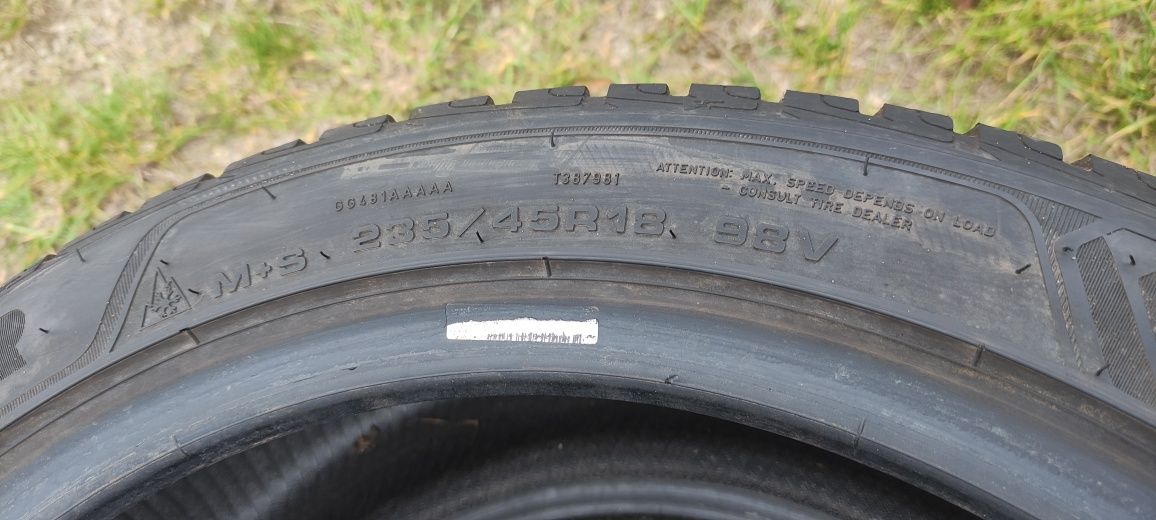 Opony zimowe z 2020r 235/45/18 Goodyear N