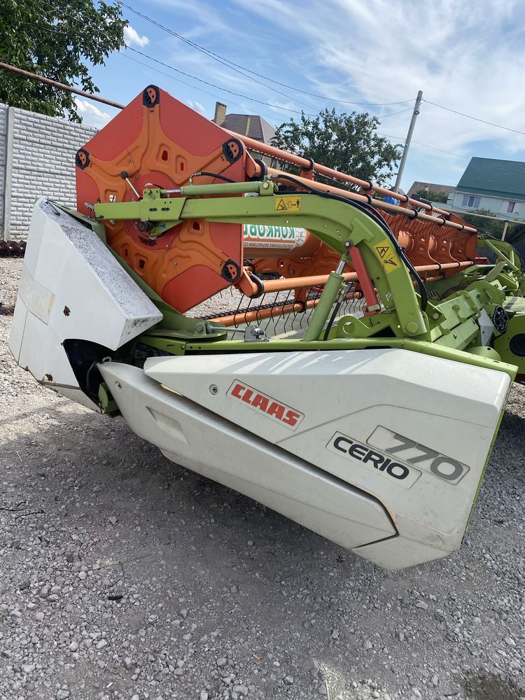 Ріпаковий стіл на Claas Cerio 770