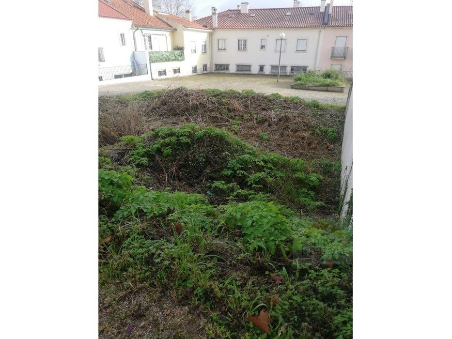 Terreno para construção de 2 moradias T3 geminadas - Quinta das Lág...