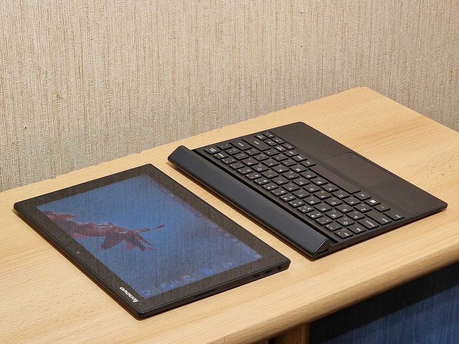 Lenovo чотирьох ядерний Intel Atom Z3735F Батарея 9 годин, вага 0,5 кг