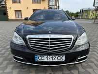 Автомобіль Mersedes 221
