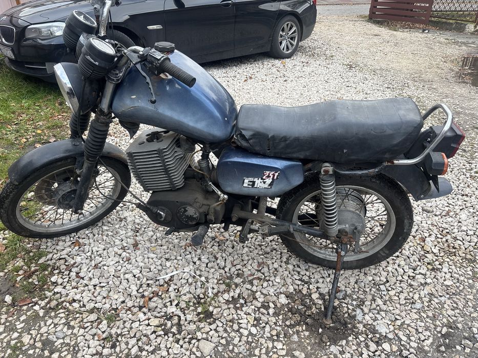 MZ ETZ 251 na tarczy dozownik oleju