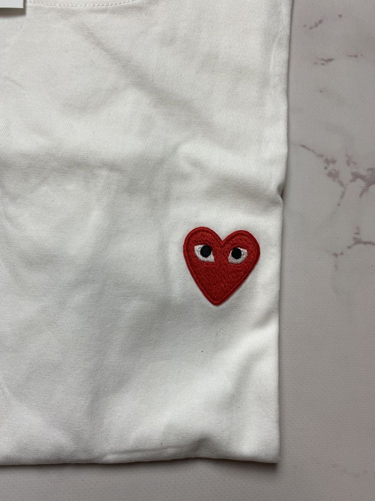 Футболка comme des garcons