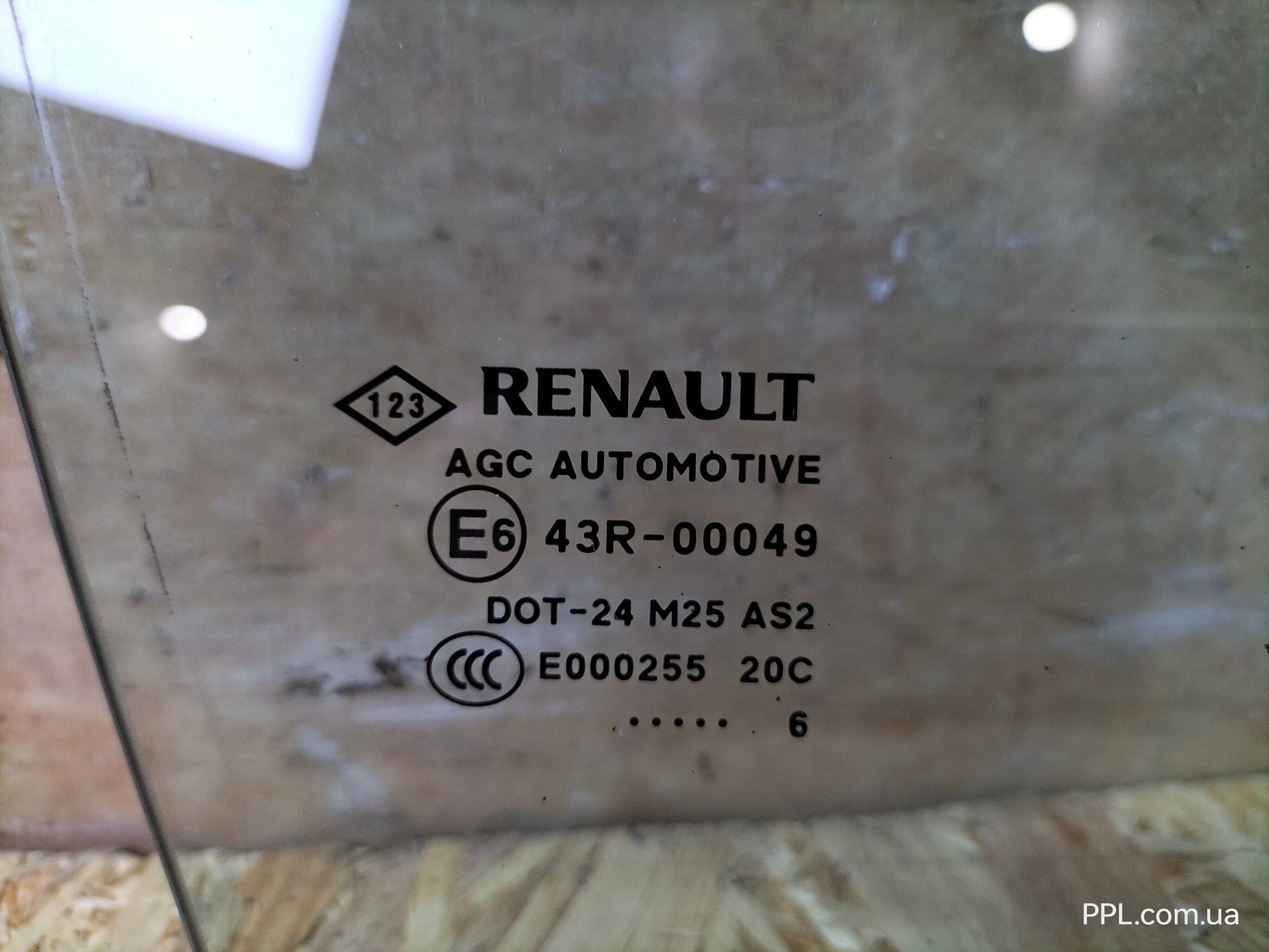 Renault Scenic 3 III 2009-2016 стекло двери переднее правое 16 год
