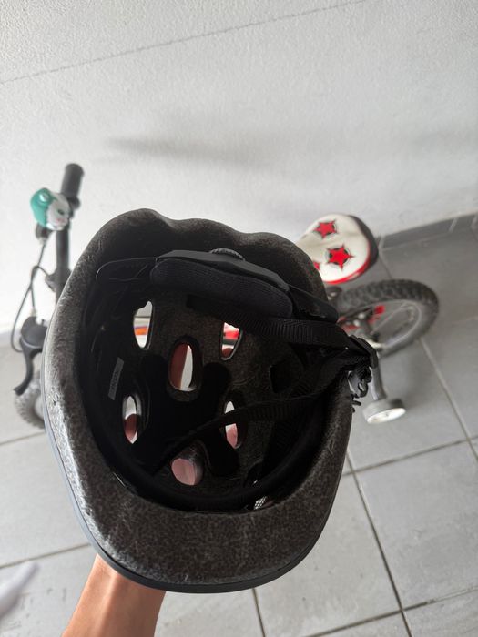 bicicleta de criança e capacete incluído