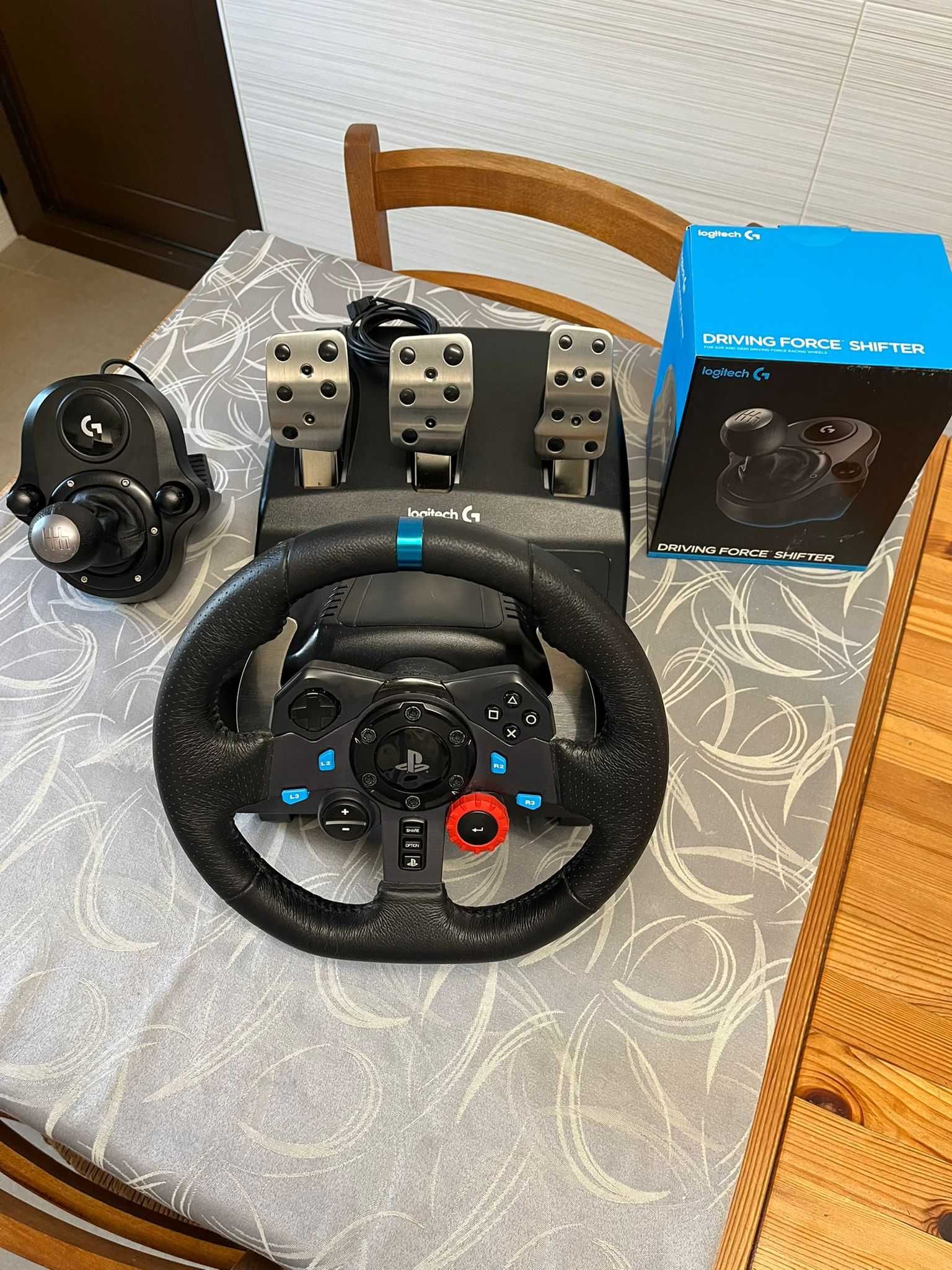Volante G29 Driving Force Racing Wheel com H-Shifter