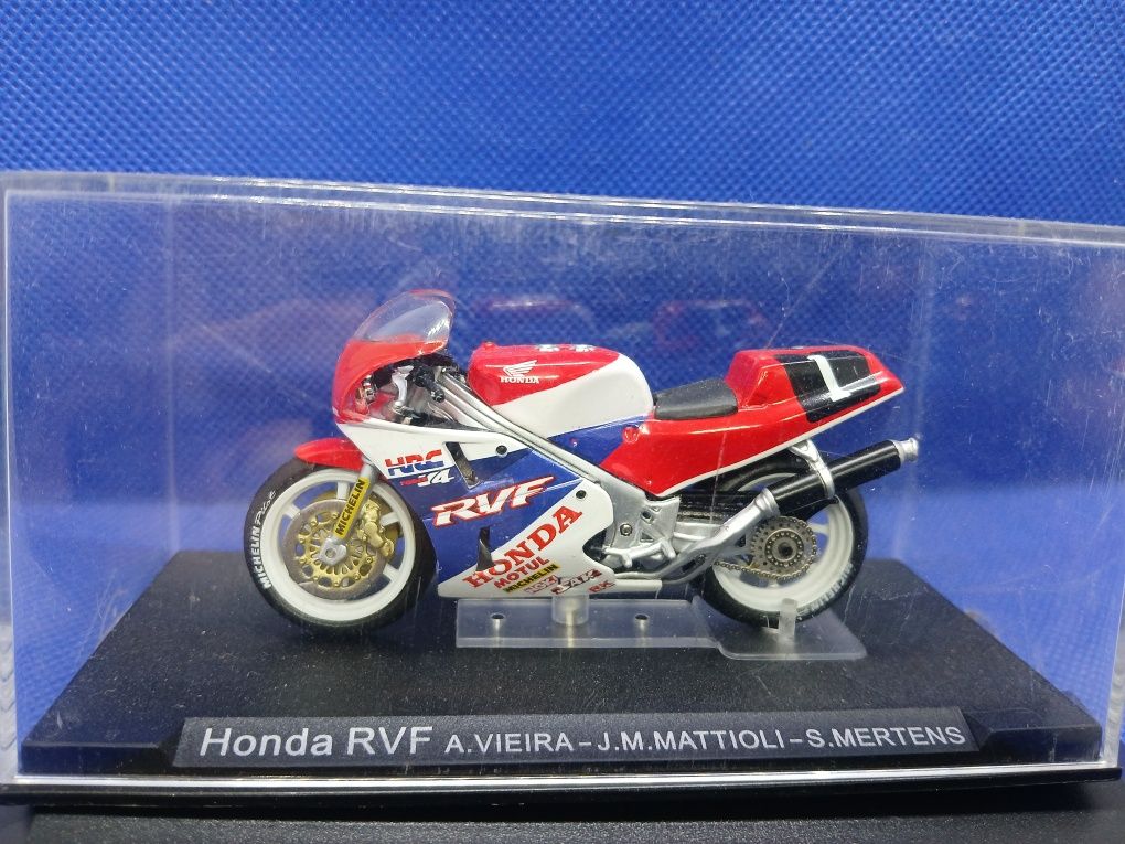 Miniaturas escala  1/24 Moto GP 9 modelos diferentes