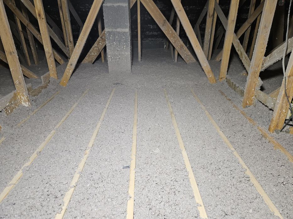 Ocieplanie Celulozą Izolacje Wdmuchiwane