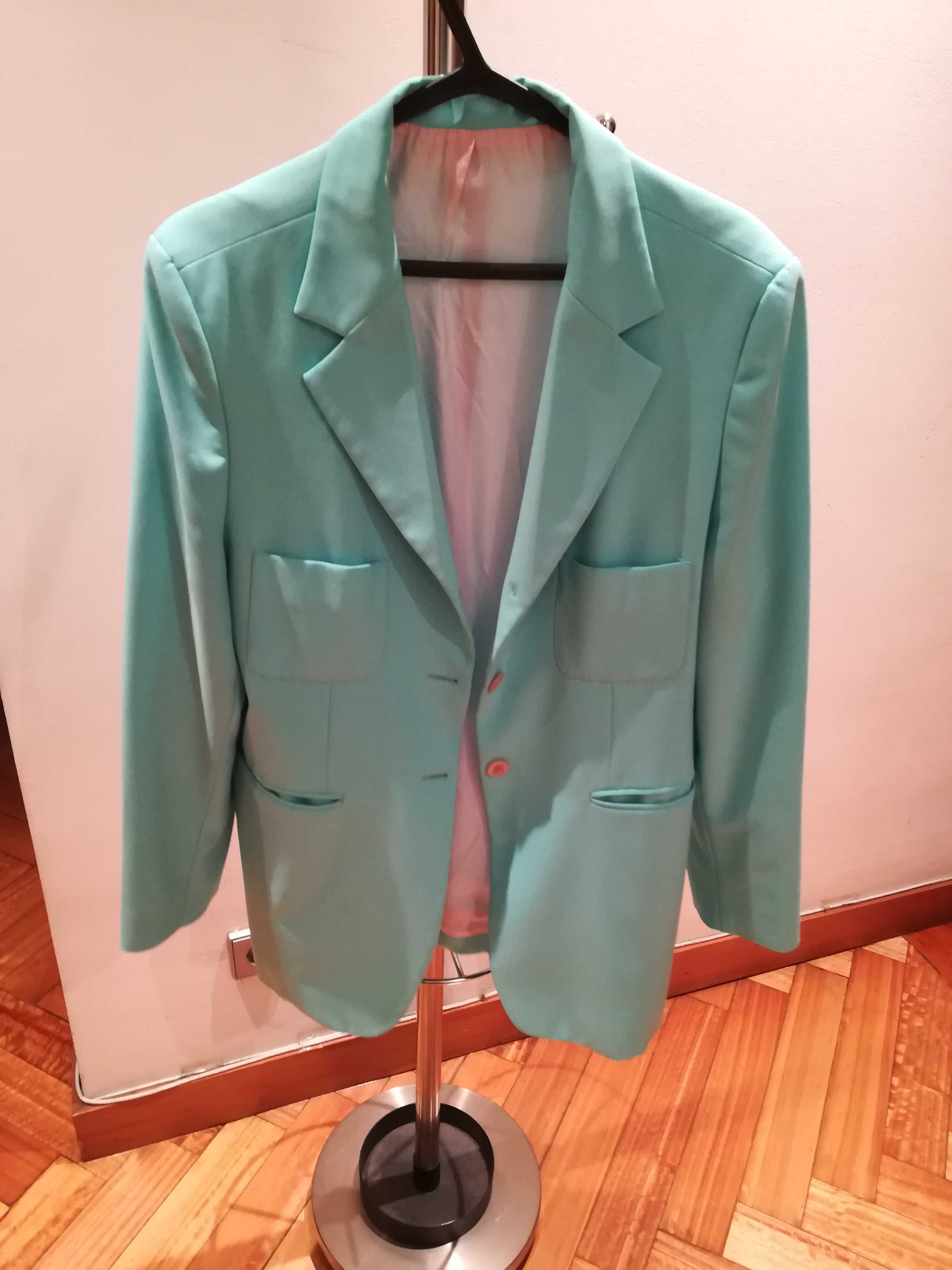 blazer, oversize, tamanho M, usado

preço - 5,00€