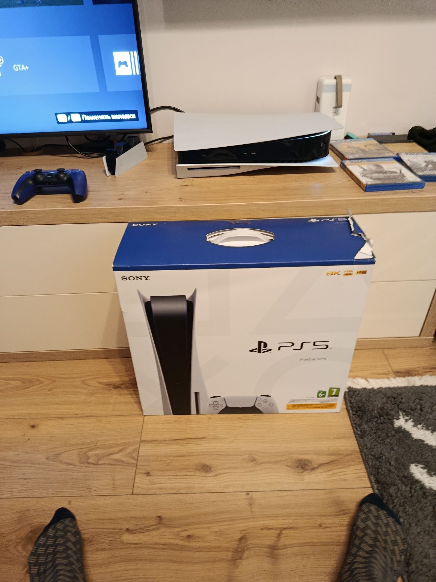 Продам playstation 5 + зарядное+игры