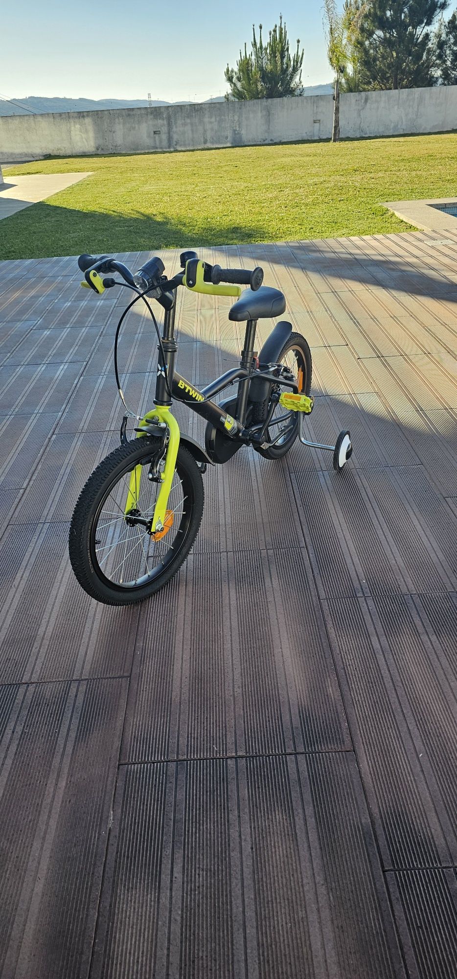 Bicicleta btwin dark hero 500 4 a 6 anos