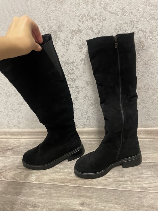 Продаю жіноче взуття розмір 37, замшеві, чорні