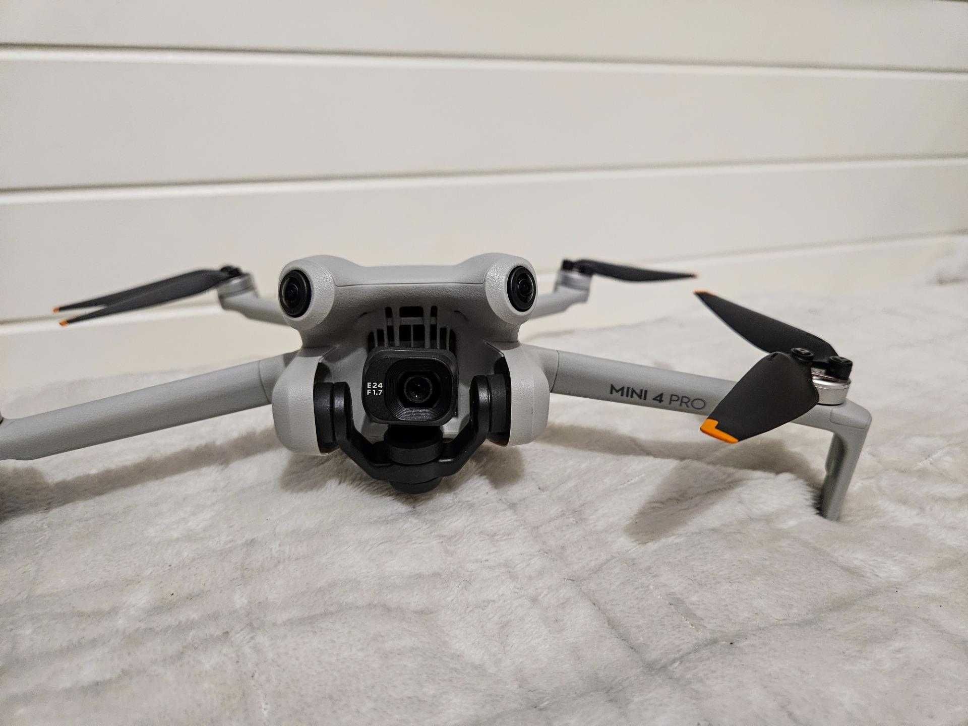 Dron DJI Mini 4 Pro Fly More Combo (DJI RC 2) w stanie idealnym